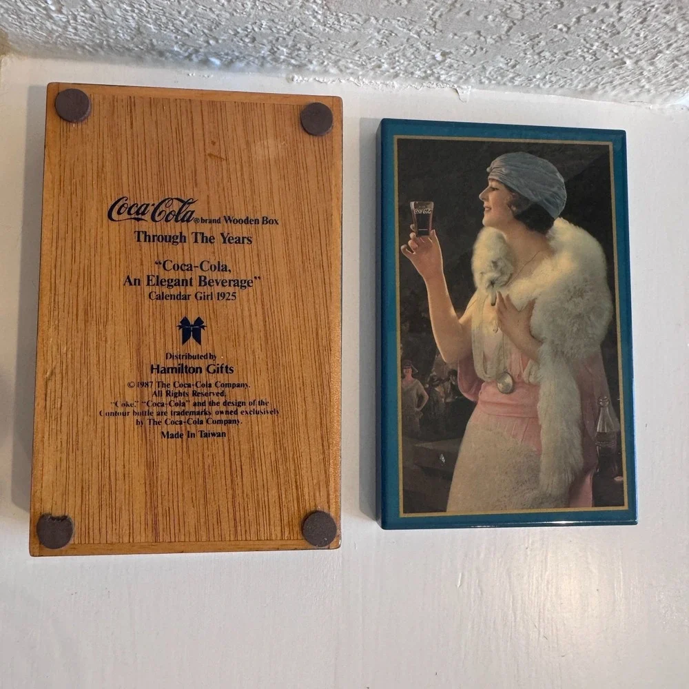 1987 Coca Cola Wooden Box‎ Through The Years Featuring Calendar Girl 1925 Blue